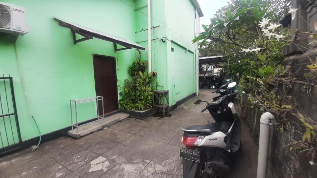 Oyo 90714 Umah Pande Tabanan Near Tanah Lot Selemadeg Exterior foto
