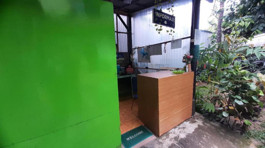 Oyo 90714 Umah Pande Tabanan Near Tanah Lot Selemadeg Exterior foto